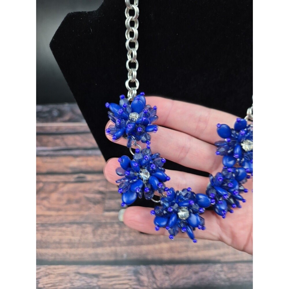 Vtg Lucite Flower Cluster Necklace Blue Crystal‎ Silver Tone 17–19" Cottagecore - Picture 6 of 14